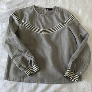 Long sleeve top!💙🤍
